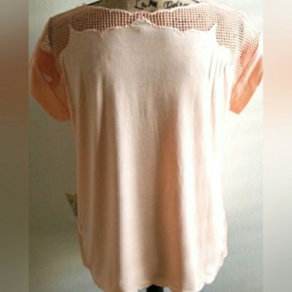 🎁BKE Scalloped Hem with Open Weave Inset Blouse🎁 - Picture 3 of 6